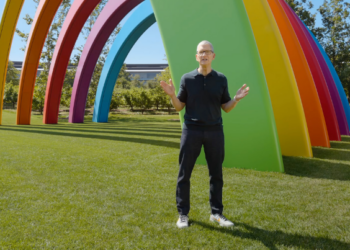 Tim Cook steps down